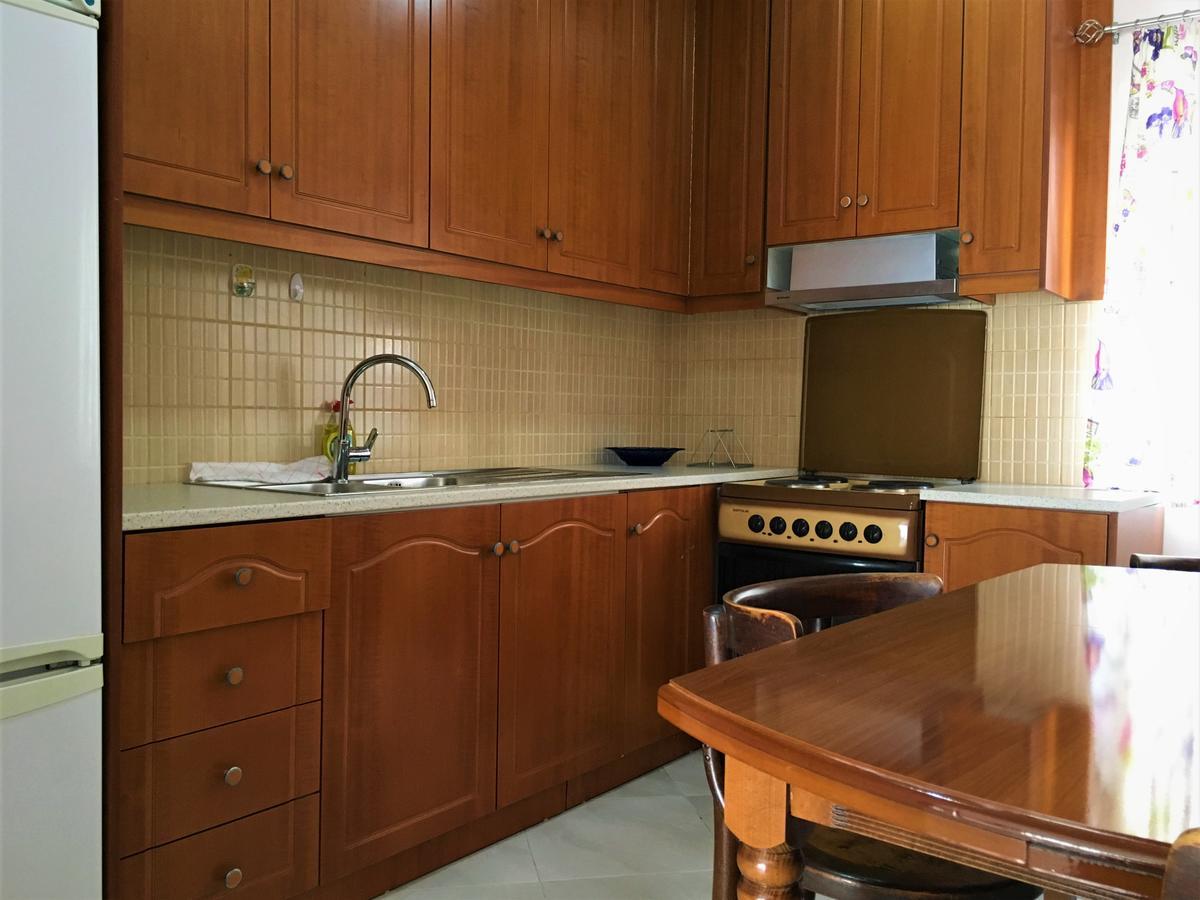 Ari Apartament *